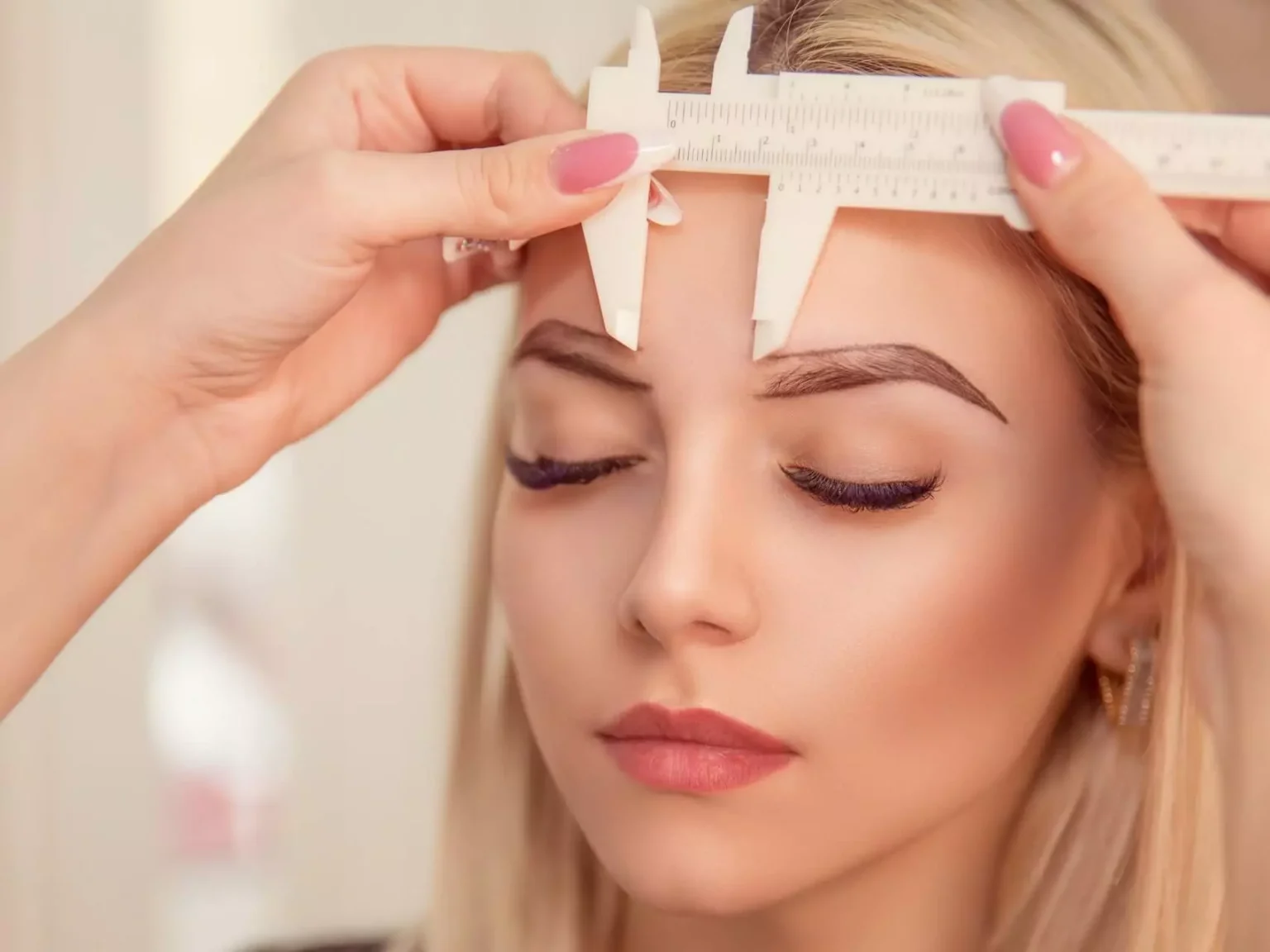 قرینه سازی ابرو با نخ